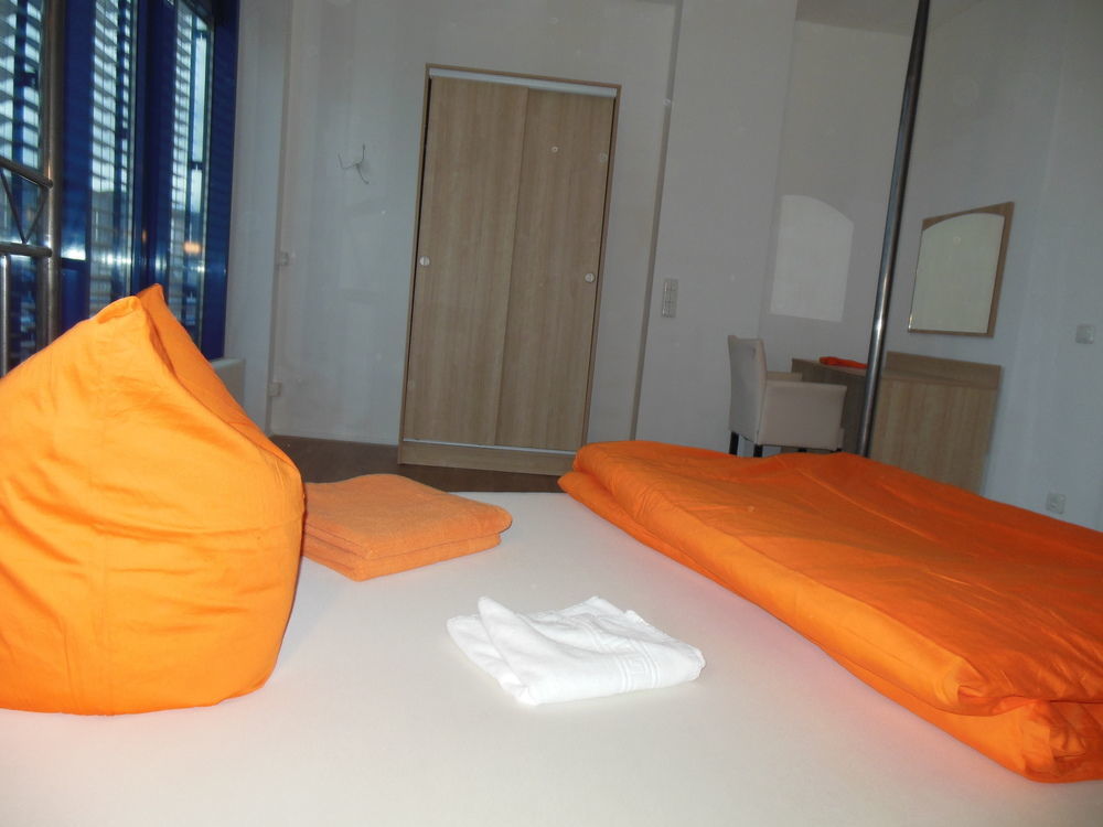 Lut10Her Sky-Fly Hotel Lipsia Esterno foto