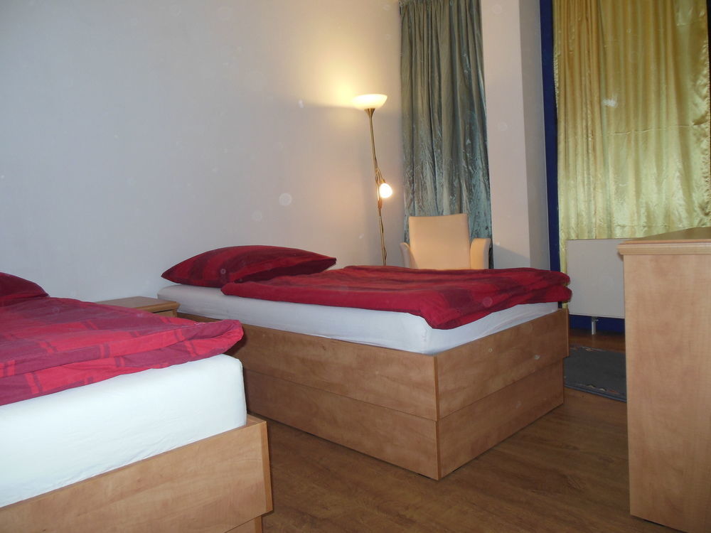 Lut10Her Sky-Fly Hotel Lipsia Esterno foto